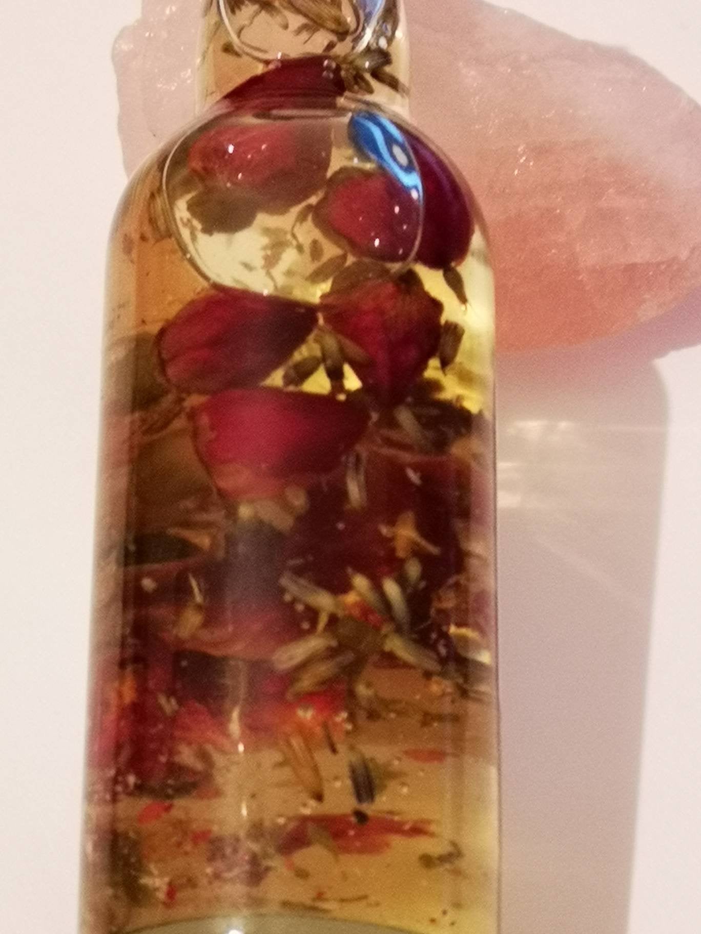 Kissys Love Magickal Oil - Hoodoo - Wiccan - Magick - With Herbs and Roots. Draws Love and Romance to you. 50ml- Bigger Bottle