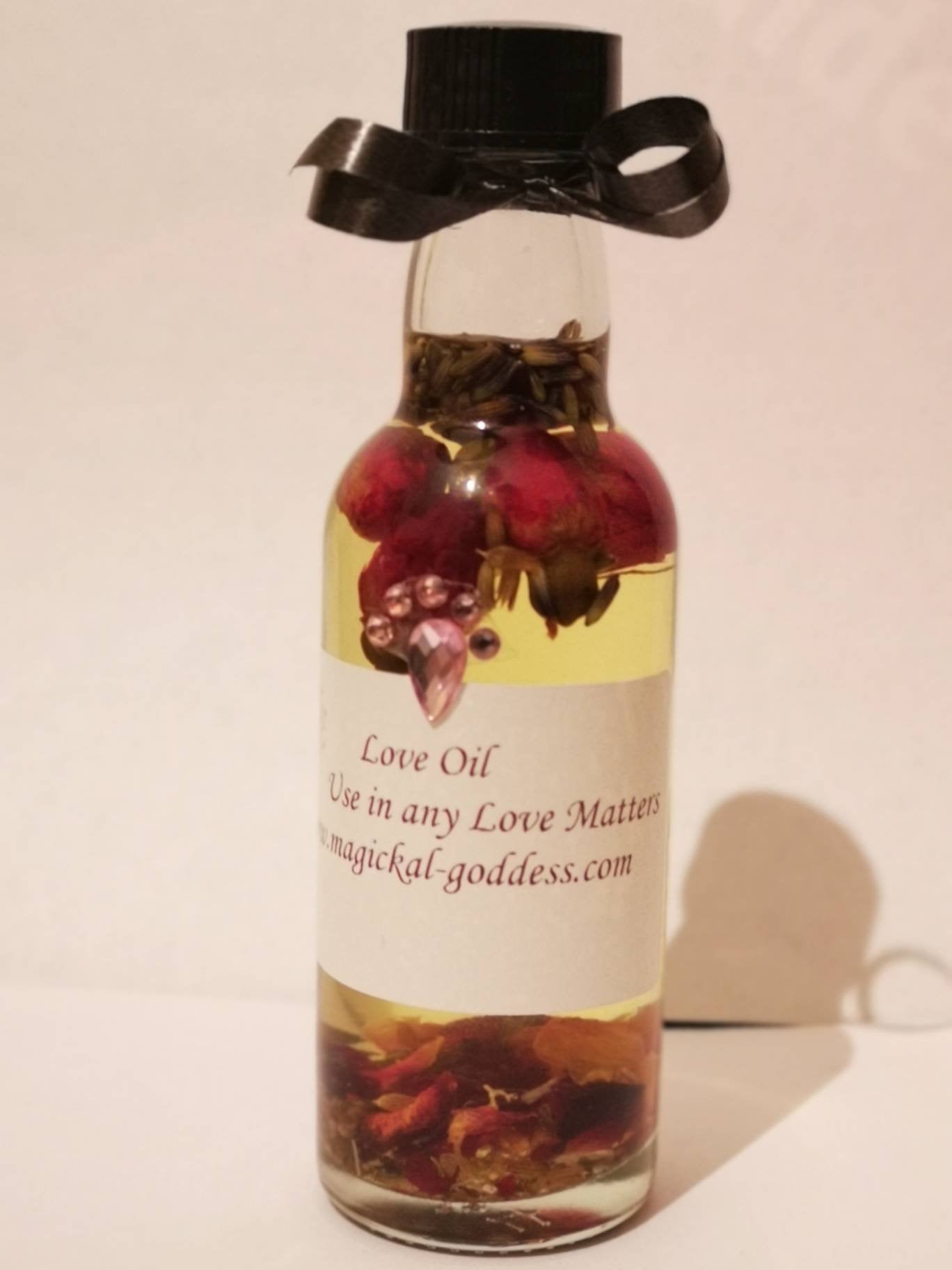Kissys Love Magickal Oil - Hoodoo - Wiccan - Magick - With Herbs and Roots. Draws Love and Romance to you. 50ml- Bigger Bottle