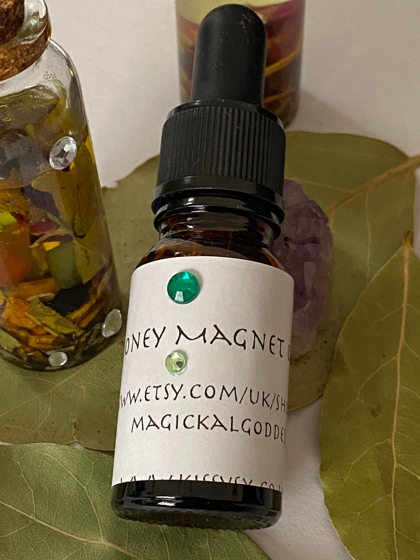 Money Magnet Hoodoo Oil 10ml Dropper Bottle. - Helping you attract abundance of money.