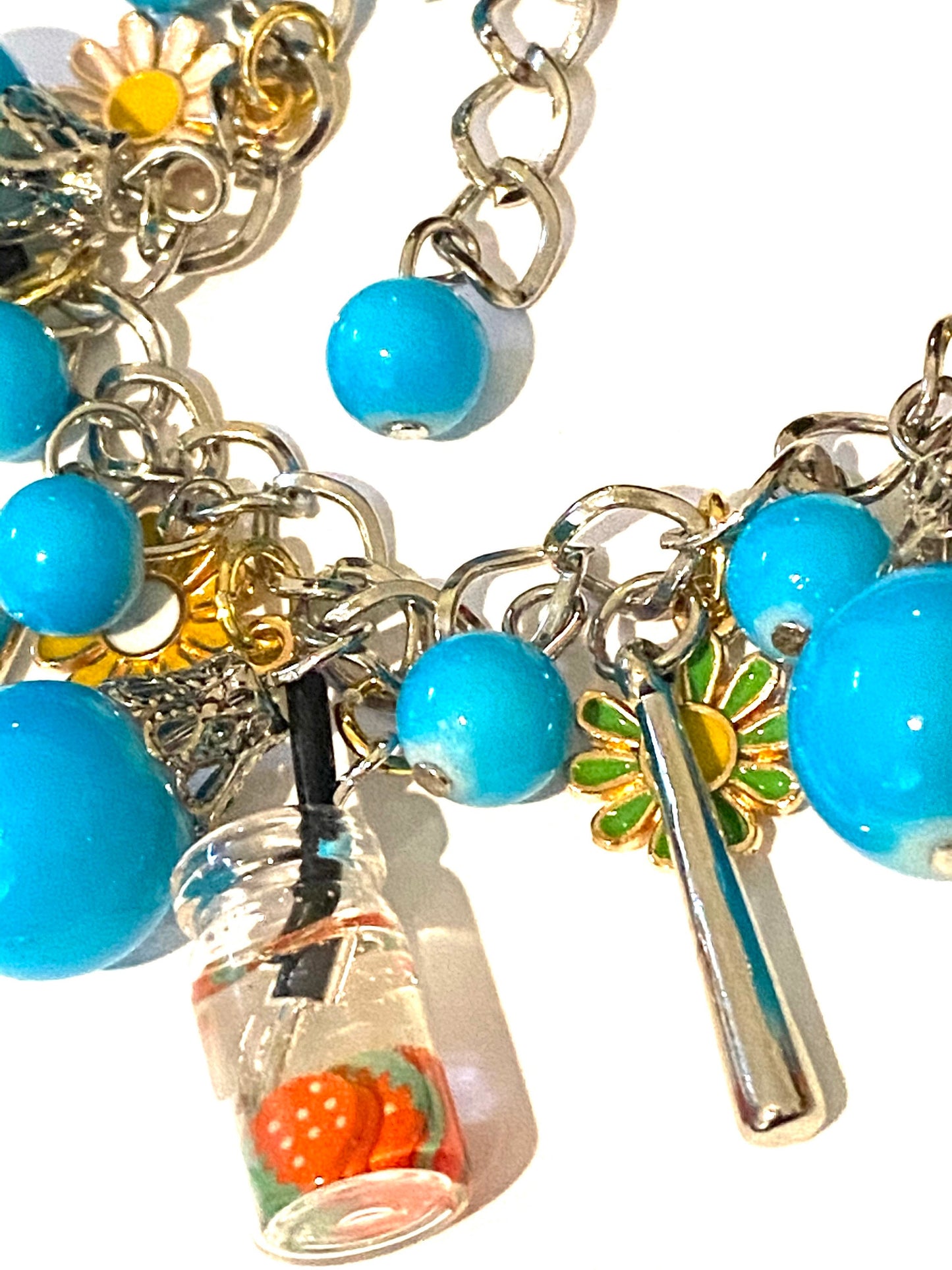 Ladies Women’s Pretty Blue Fashion Charm Bracelet.