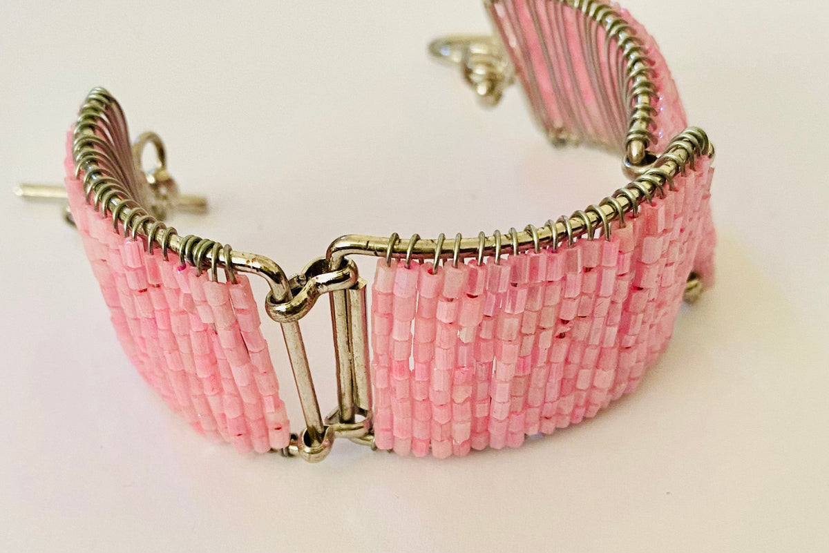 Ladies, Women’s, Girls Pink Breaded Movable Pieces Charm Silver toned Bracelet.