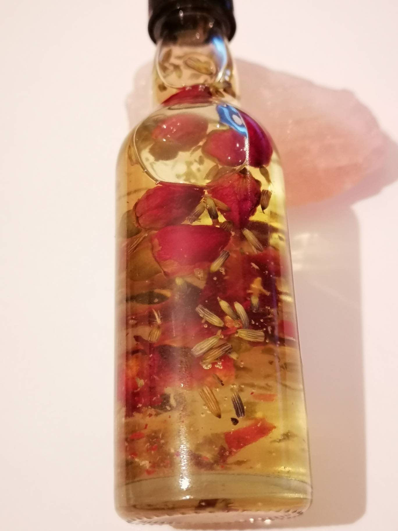 Kissys Love Magickal Oil - Hoodoo - Wiccan - Magick - With Herbs and Roots. Draws Love and Romance to you. 50ml-  Bigger Bottle