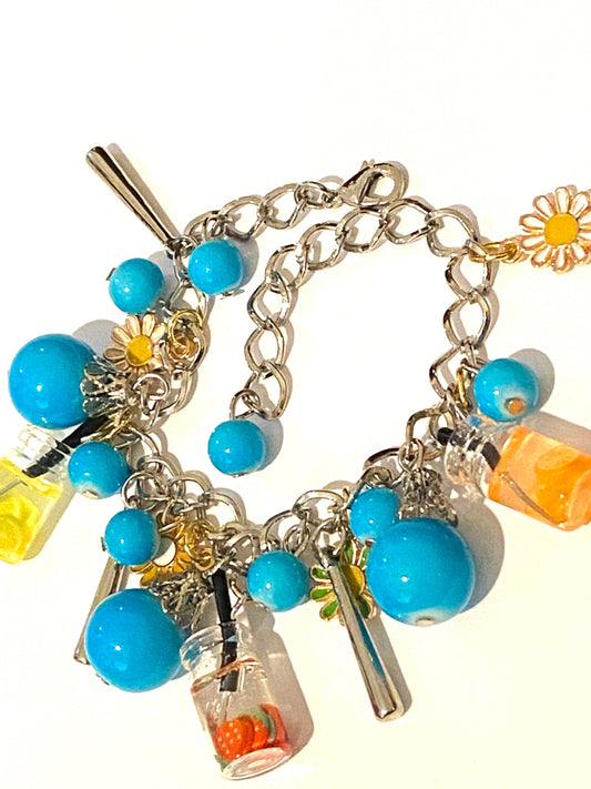 Ladies Women’s Pretty Blue Fashion Charm Bracelet.